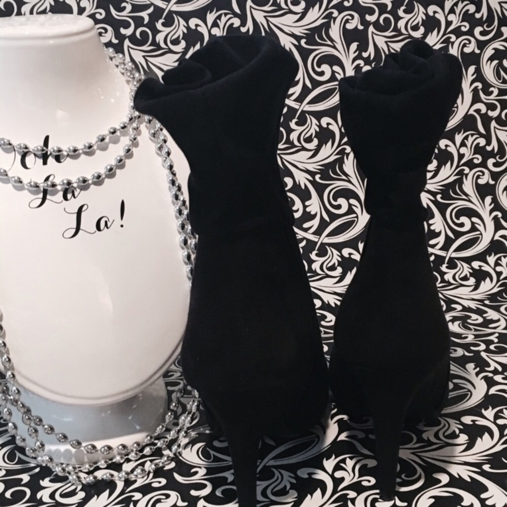 Candie's black heeled faux suede boots - Picture 5 of 6