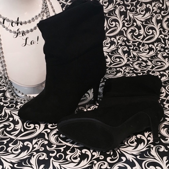 Candie's black heeled faux suede boots - Picture 2 of 6