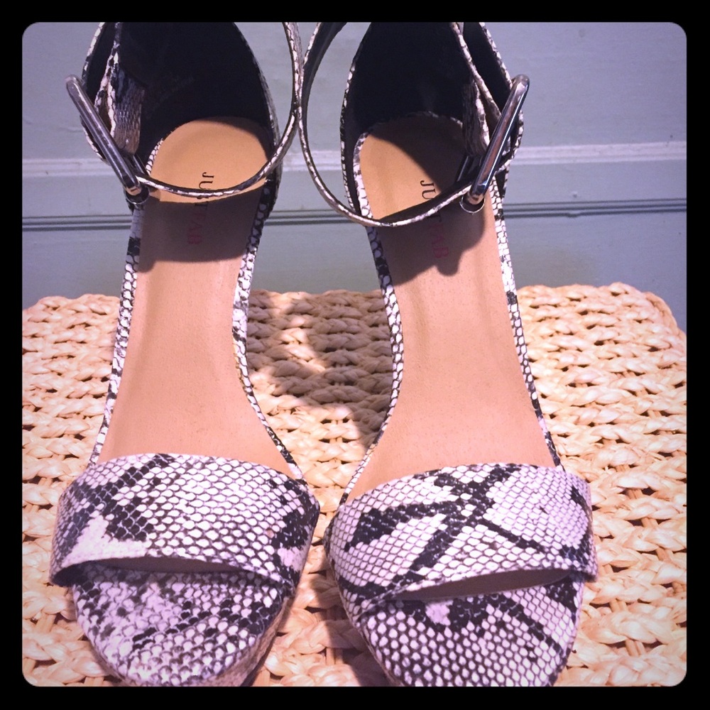 Snakeskin shoes