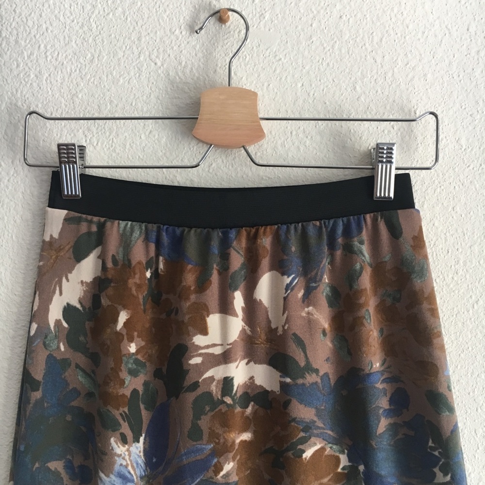 Flower Print Pencil Skirt - Picture 2 of 7