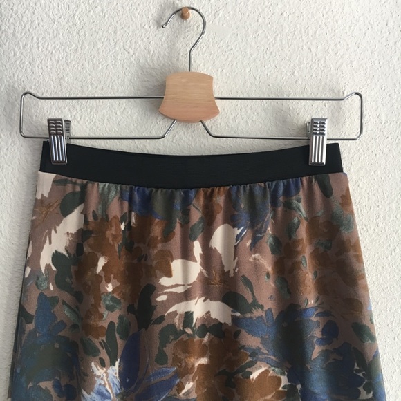 Flower Print Pencil Skirt - Picture 2 of 7