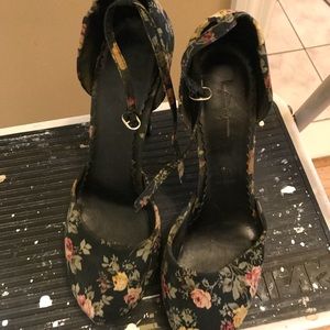 Vintage floral heels