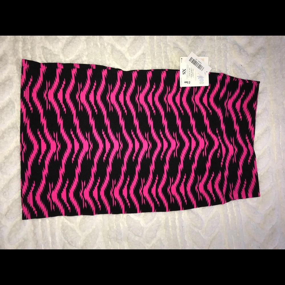 LuLaRoe Cassie size XS, new with tags!