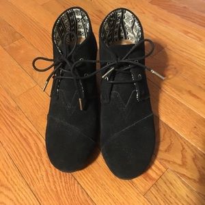Toms Desert Wedge Booties Size 8