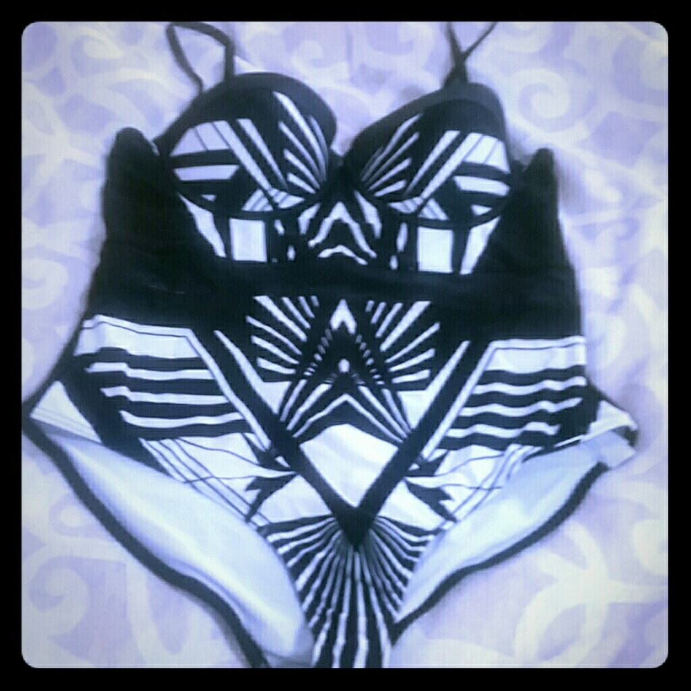 Free society geometric black and white one peice