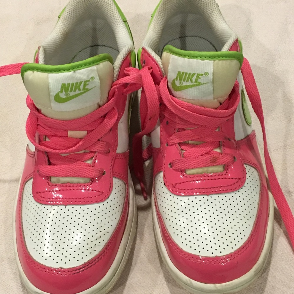 Nike Pink & Green Lo-tops sneakers