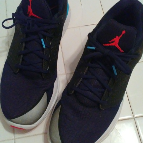 💋 Sold💋Mens size 9.5 low top Jordan's - Picture 6 of 6