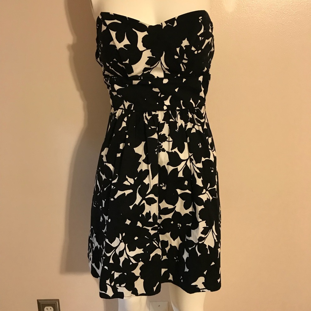 B Smart black and white floral dress