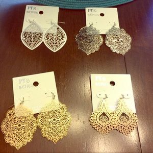 ⚜️4 for $5.00 earrings ⚜️