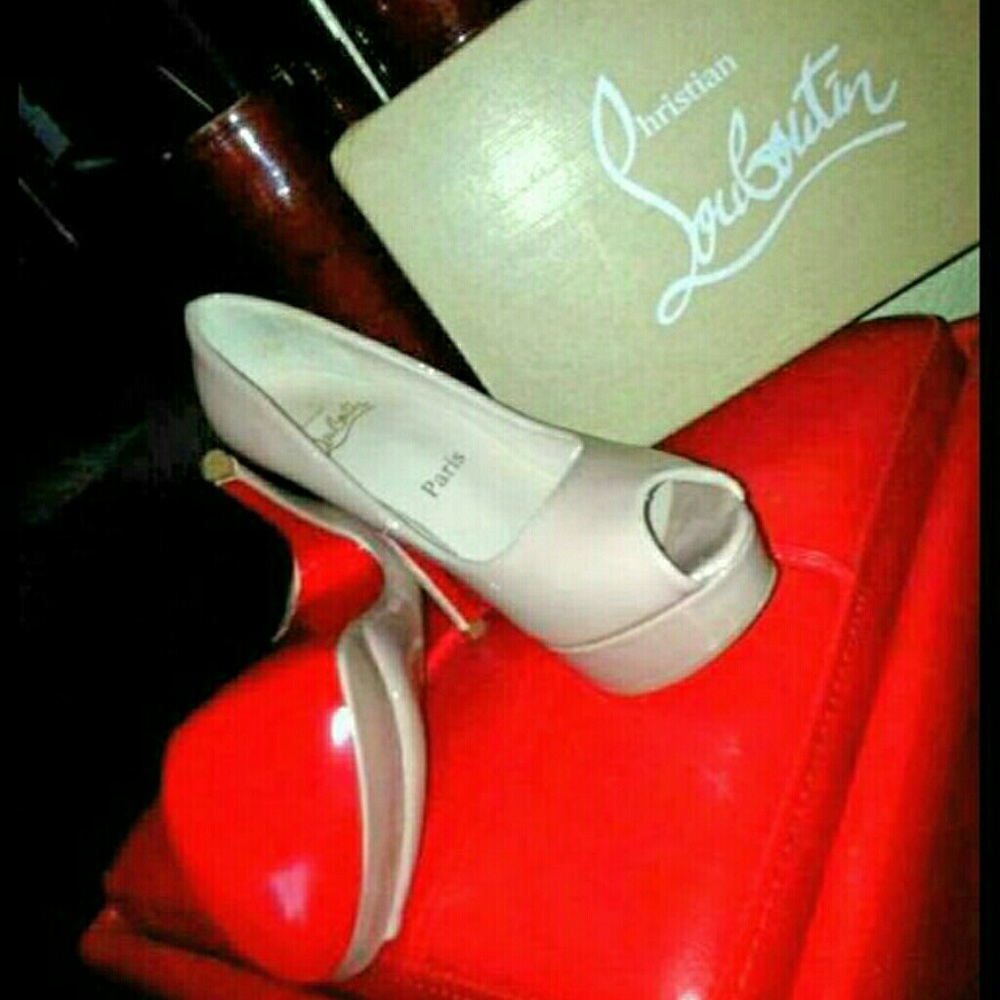 NIB NUDE BLUSH PEEP TOE PLATFORM PUMPS
