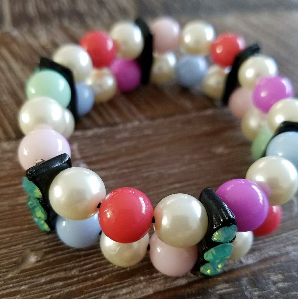 Women's fashionable bead bracelet