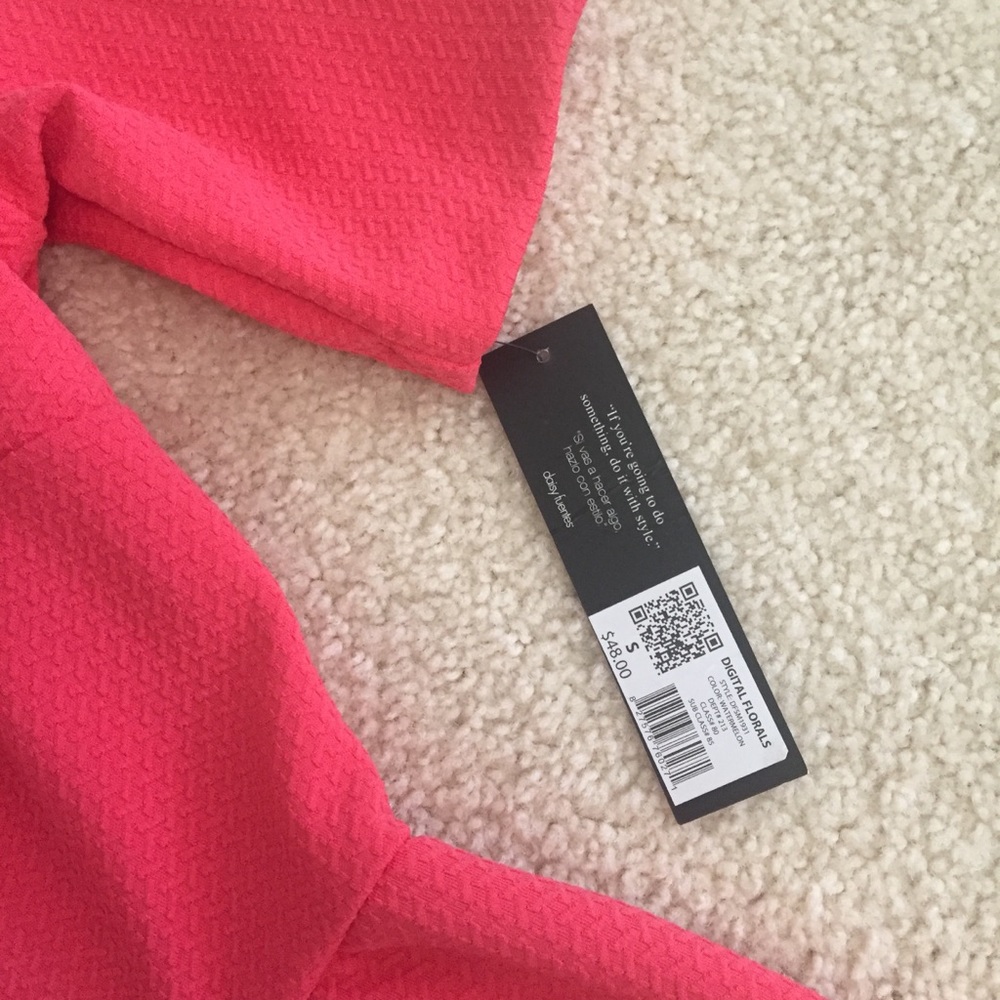 NWT Daisy Fuentes pink peplum top - Picture 2 of 3