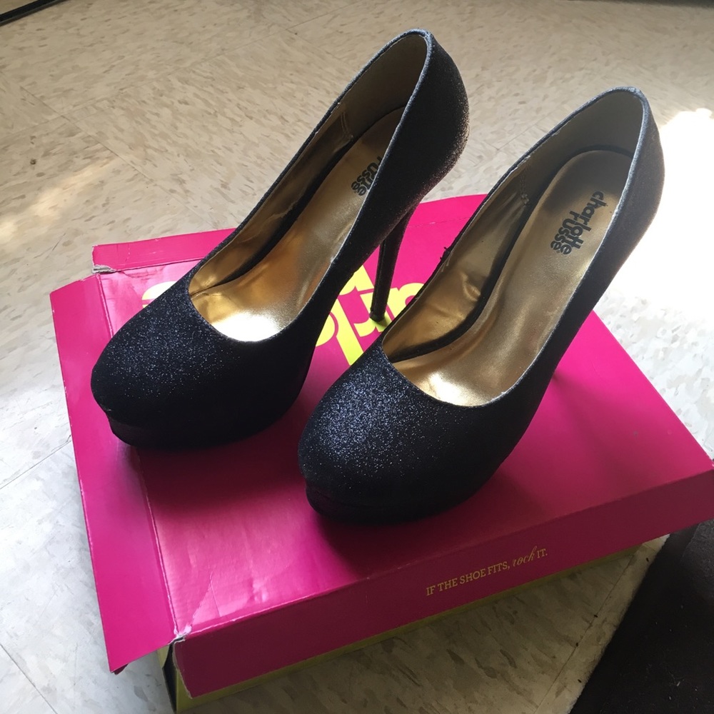 Black sparkly pumps