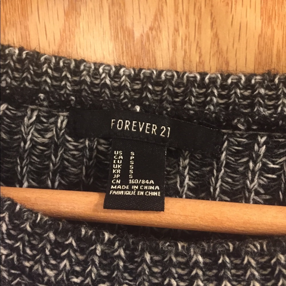 Super cozy Forever 21 sweater - Picture 2 of 3