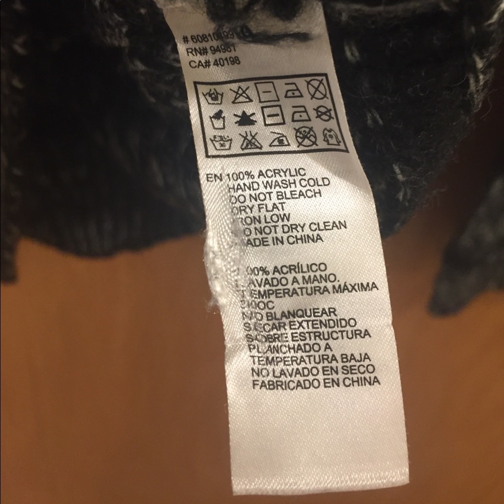 Super cozy Forever 21 sweater - Picture 3 of 3