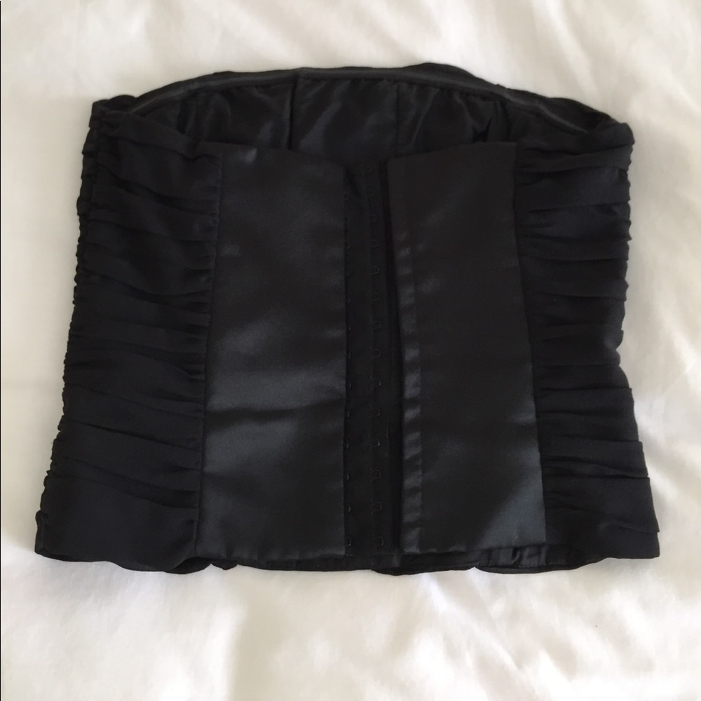 Black matching bustier.