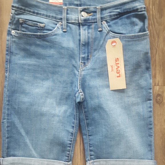 NWT LEVI'S BERMUDA SHORT - MULTIPLE SIZES - Picture 3 of 5