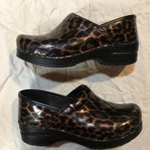 Cheetah print danskos