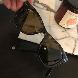 Ray ban Foldable Polarized Wayfarers! Ray ban Foldable Polarized Wayfarers!