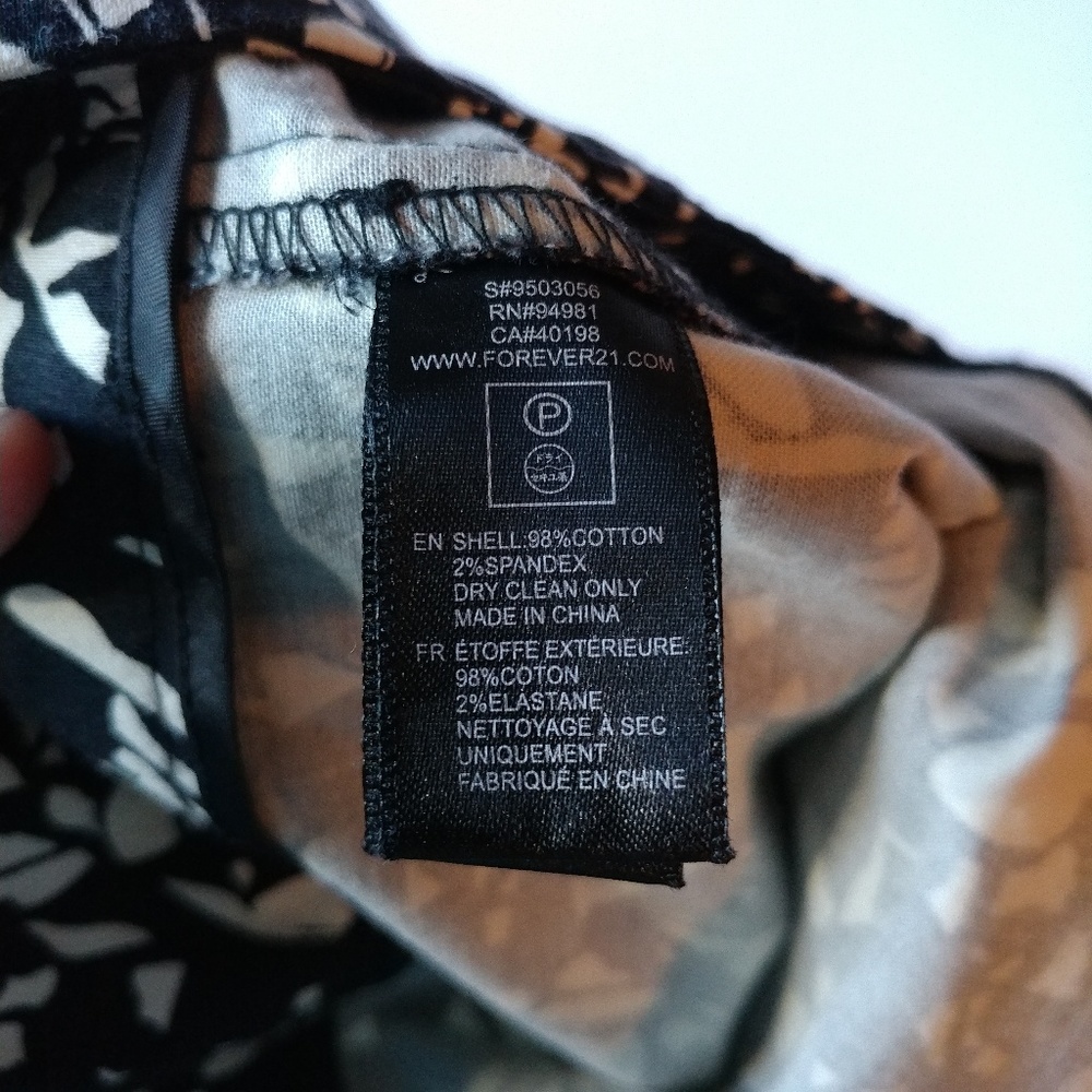 3/$15🦋Forever 21 Black & White Print Mini Skirt L - Picture 6 of 8