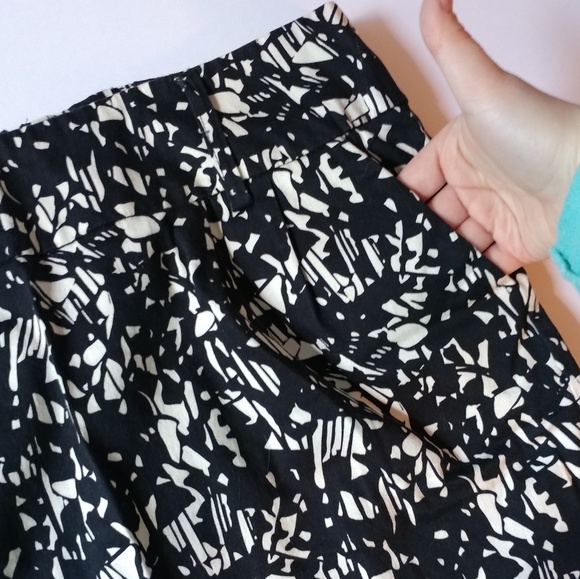 3/$15🦋Forever 21 Black & White Print Mini Skirt L - Picture 3 of 8
