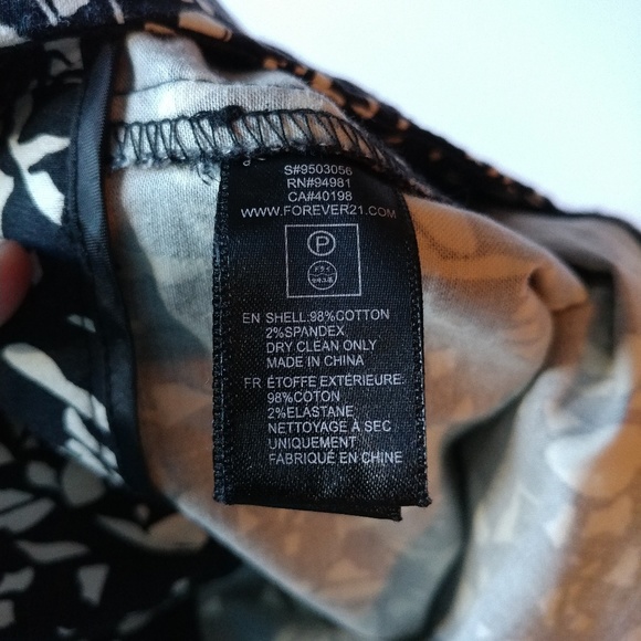 3/$15🦋Forever 21 Black & White Print Mini Skirt L - Picture 6 of 8