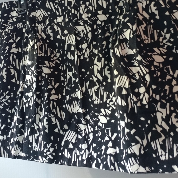 3/$15🦋Forever 21 Black & White Print Mini Skirt L - Picture 7 of 8