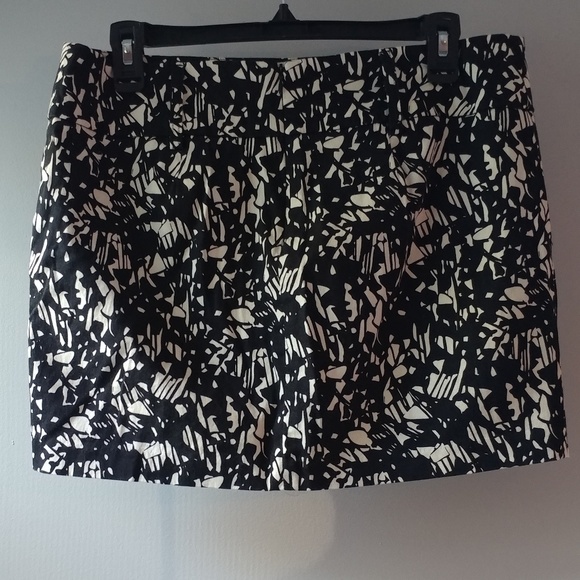 3/$15🦋Forever 21 Black & White Print Mini Skirt L - Picture 8 of 8