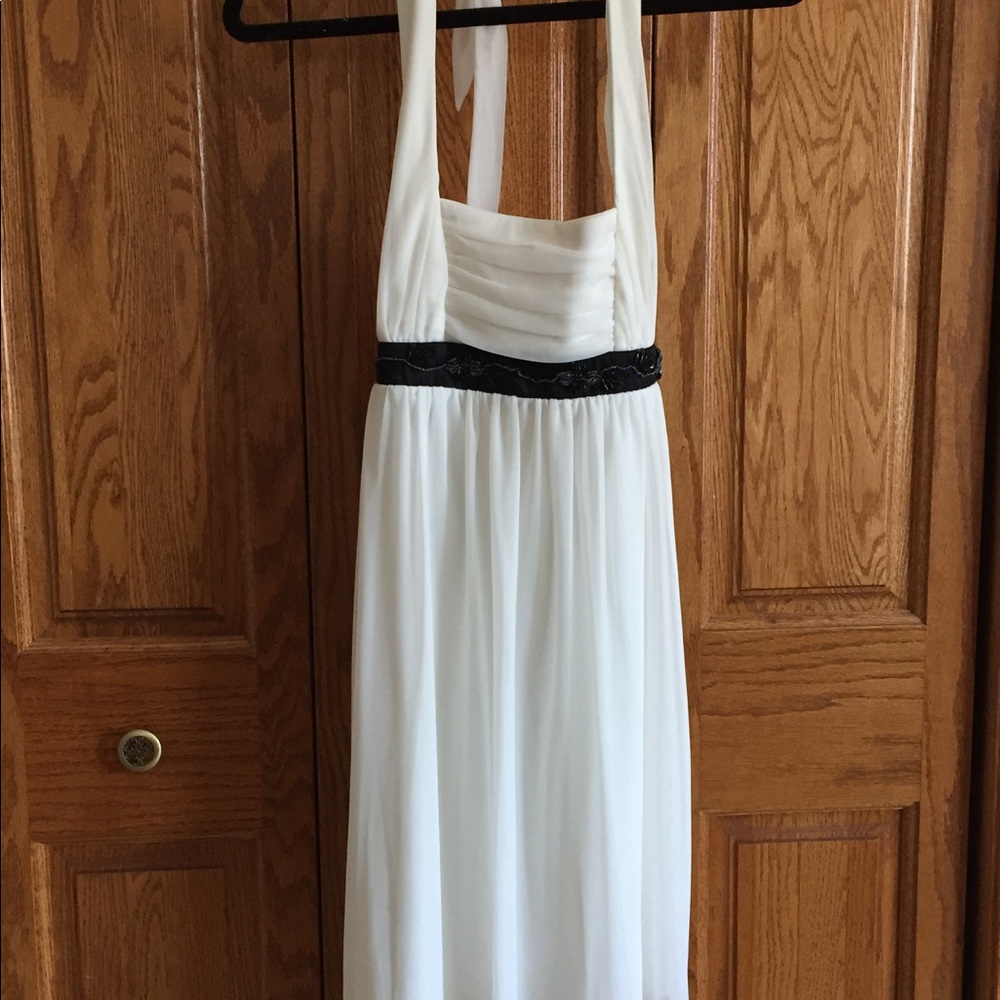 Junior dress in white