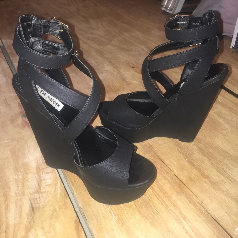 Nobell taupe le steve madden black heels.