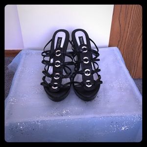 White House/Black Market