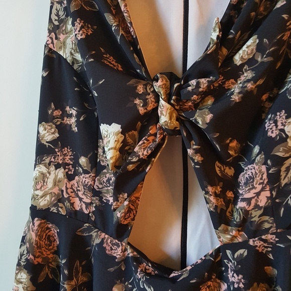 ❤Sold HOST PICK! Love Lucy Floral Boutique Dress - Picture 3 of 6