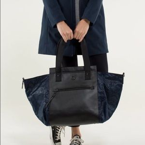 Lululemon Carry Me OM tote