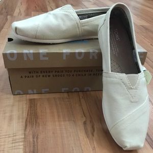 Tom’s Women’s size 9