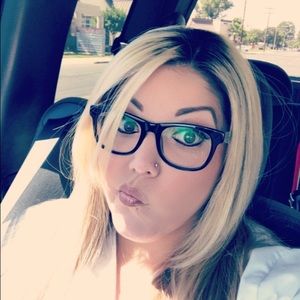 Meet your Posher, Serina