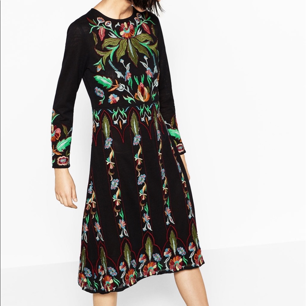 CM sale*🚨 Zara Limited Edition embroidered dress