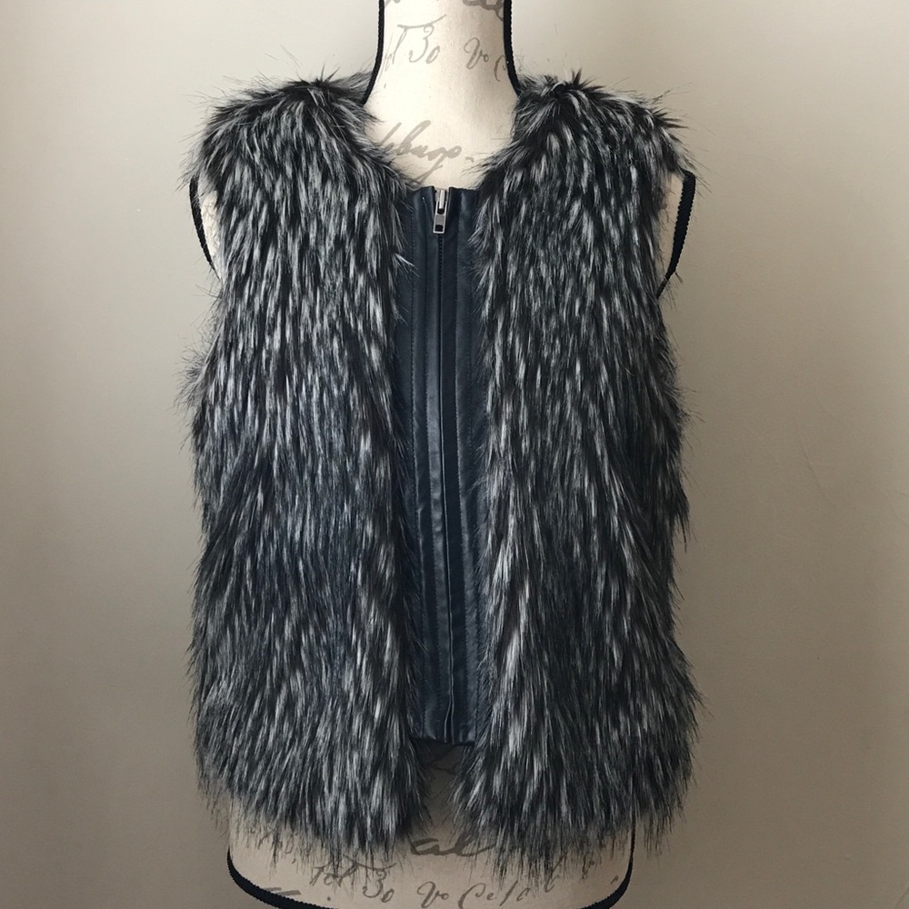Hinge faux fur vest