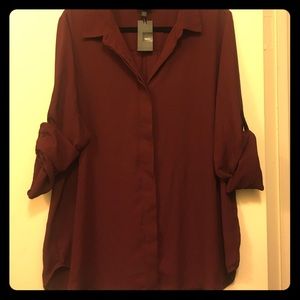 Burgundy 3/4 sleeve button up dress shirt