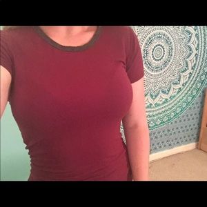 Maroon stretchy shirt Maroon stretchy shirt