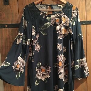 Green Floral Bell Sleeved Shift Dress
