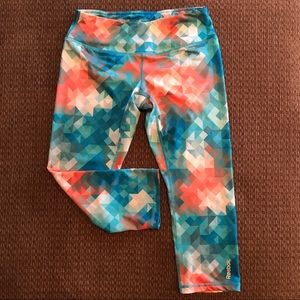 Reebok geometric print cropped workout tights