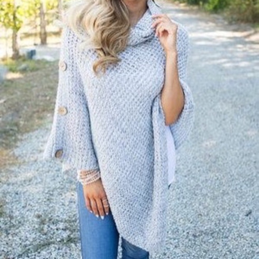 PRICE ⬇️🆑❗️LAST ONE❗️🎉HP🎉Grey Knit Poncho - Picture 2 of 5