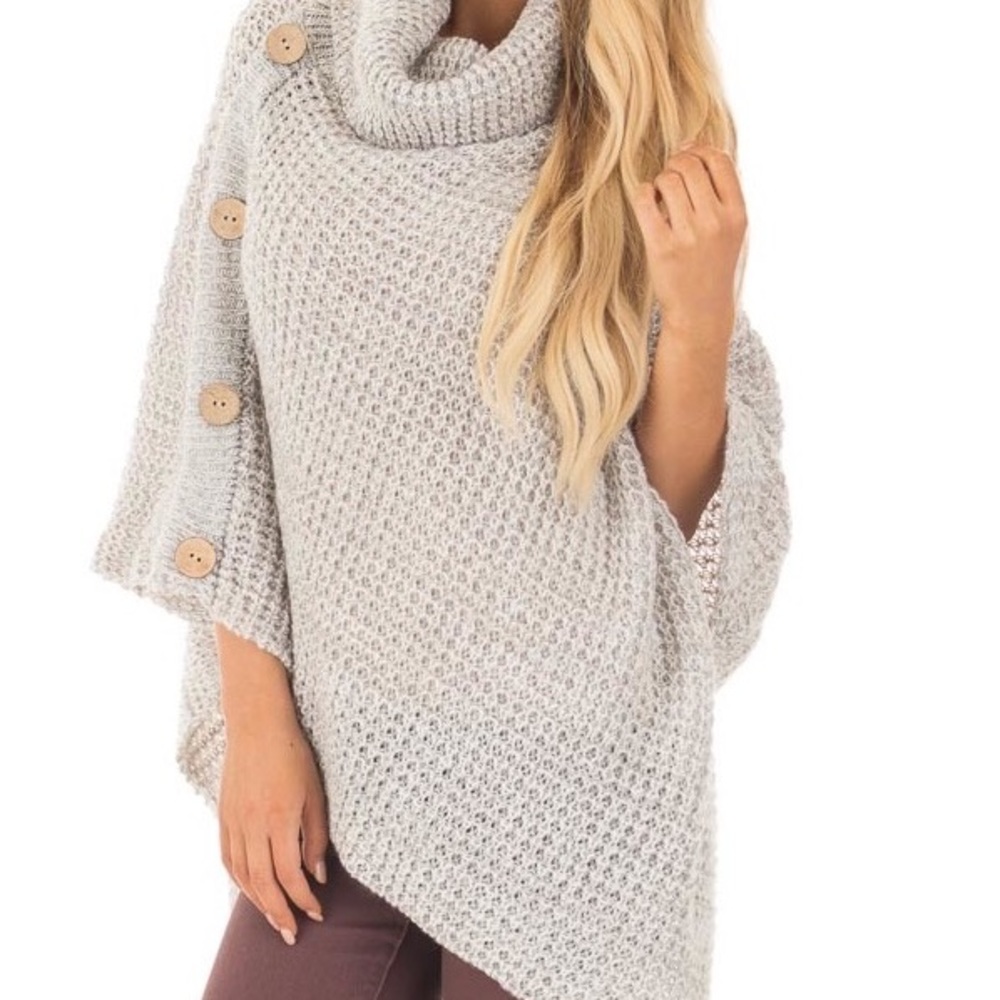 PRICE ⬇️🆑❗️LAST ONE❗️🎉HP🎉Grey Knit Poncho - Picture 3 of 5