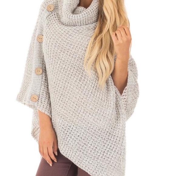 PRICE โฌ๏ธ๐โ๏ธLAST ONEโ๏ธ๐HP๐Grey Knit Poncho - Picture 3 of 5