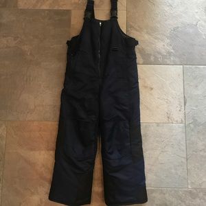Size x/s snowsuit. Size 6