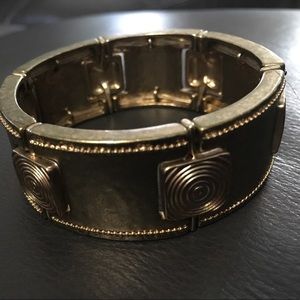 Gold bracelet with circular design