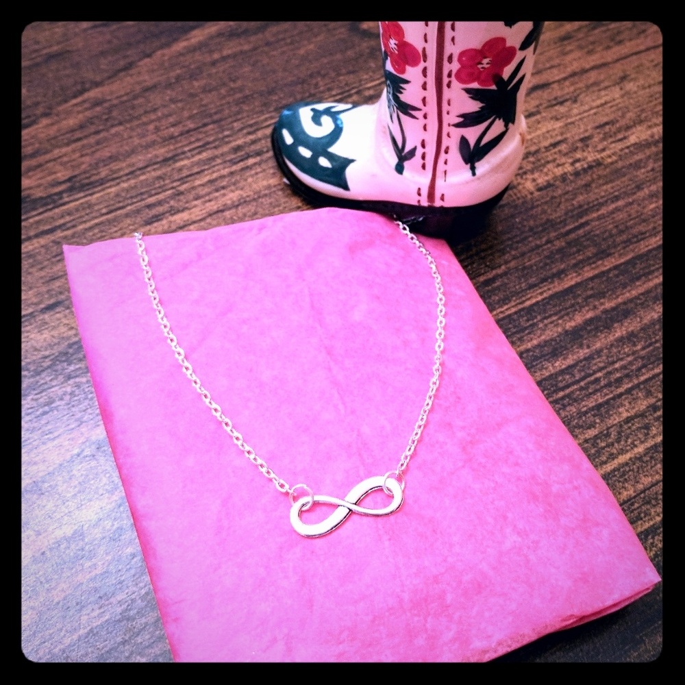 Dainty silver infinity necklace