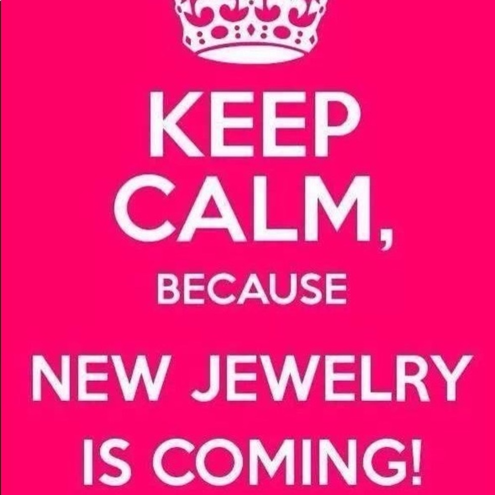 Earrings, bracelets and necklaces 💎 Oh My!