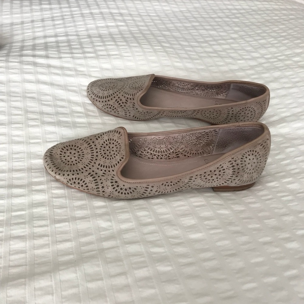Vince Camuto Perforated Neutral Flats 8.5