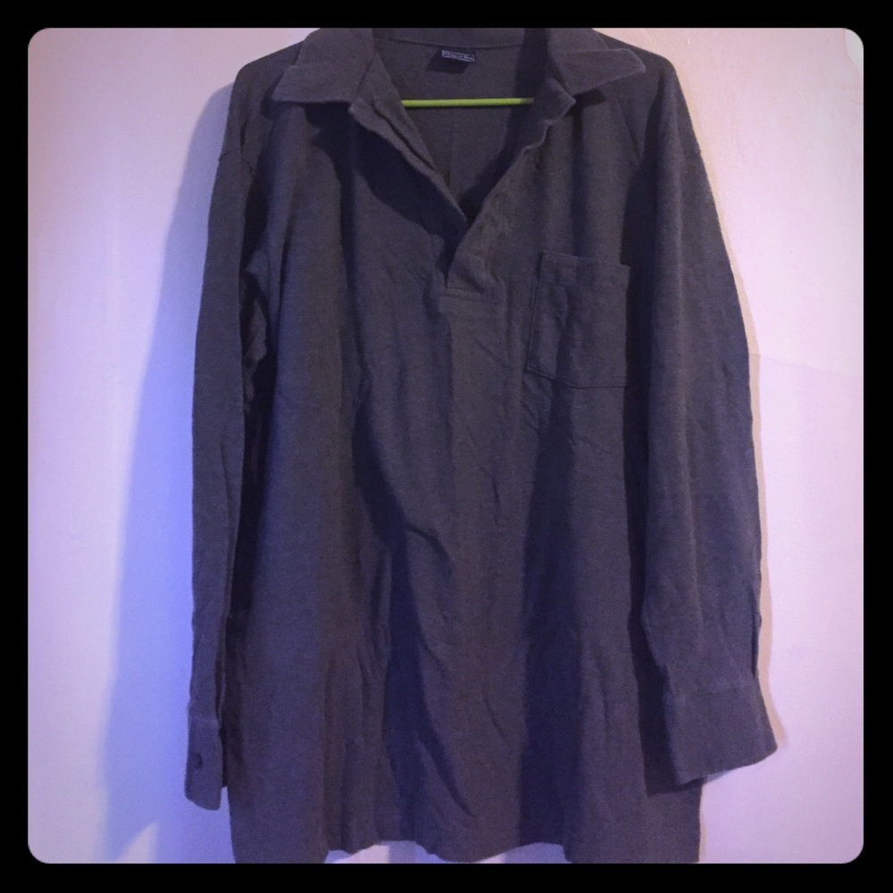 Chapel Hill XL gray top. Ras1529